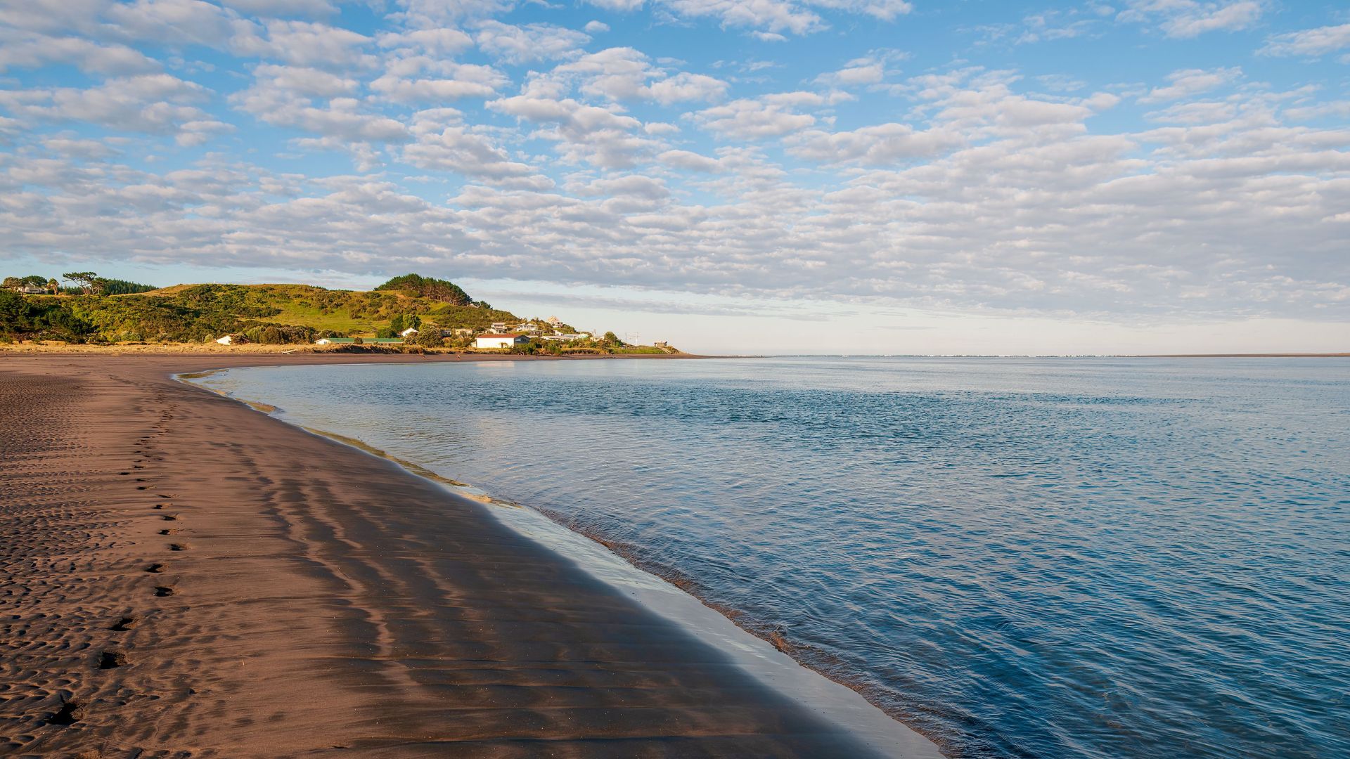 Beach In Raglan With Rolling Hills New Zealand