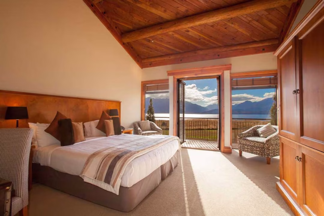 Fiordland Lodge Bed And Room View