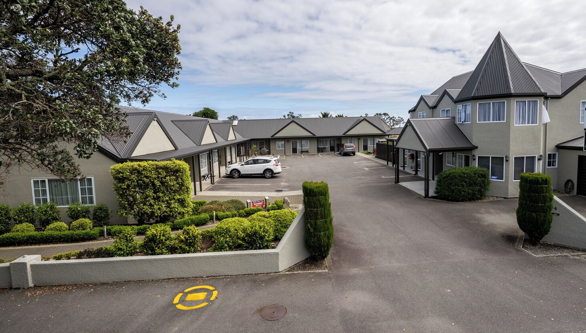 Gables Motor Lodge Exterior