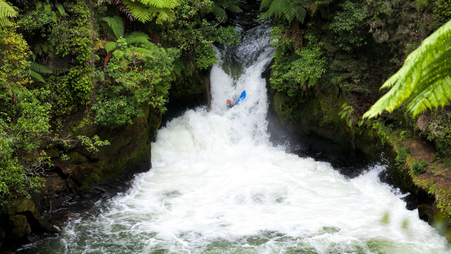 Kayaking In New Zealand 1920×1080