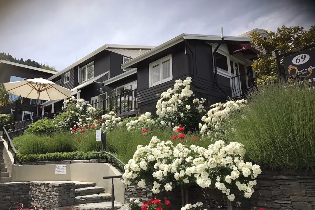 Queenstown House Queenstown Accom Outside View