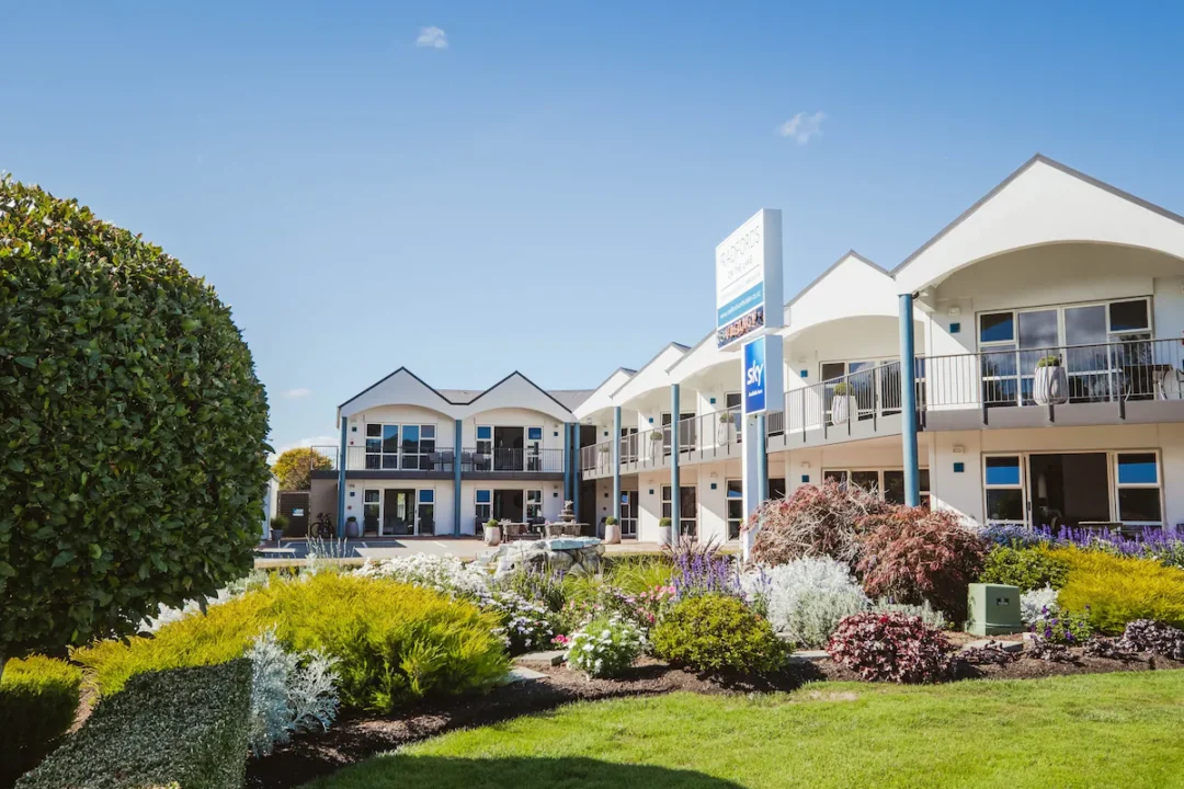 Radfords On The Lake Exterior View
