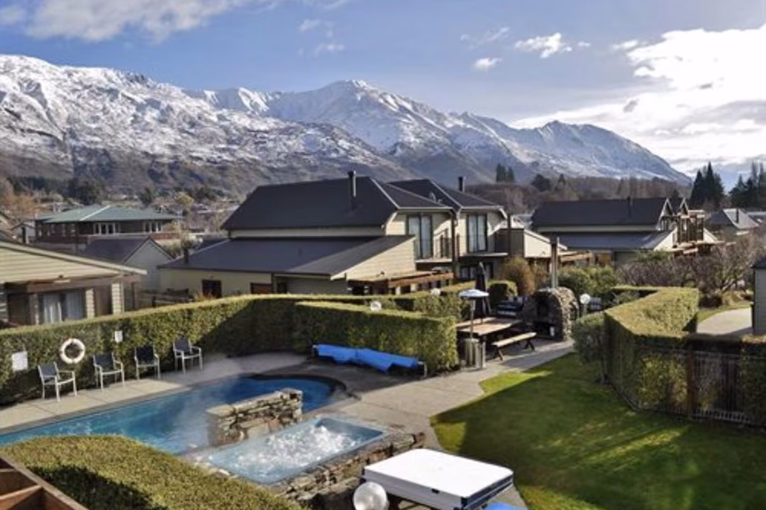 Wanaka Luxury Apartment Wanaka Accom Pool View