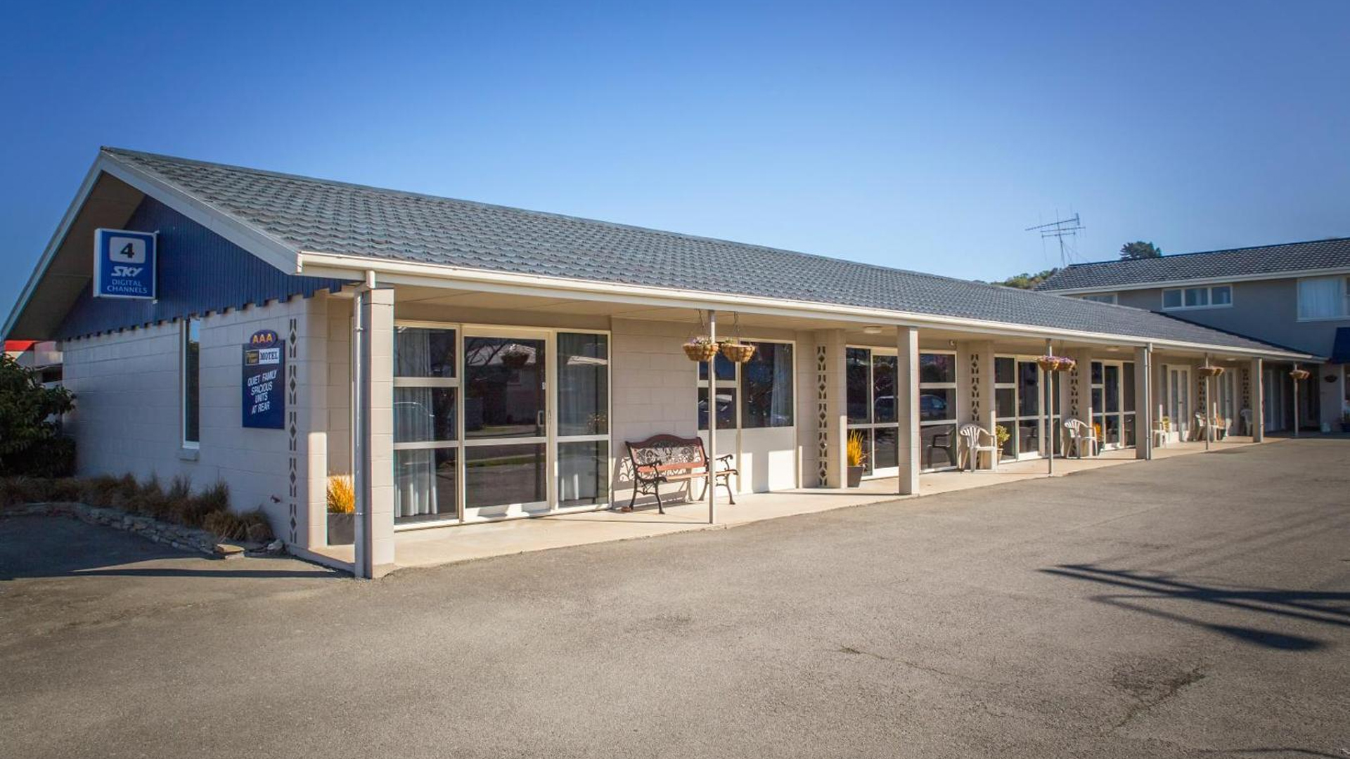 Aaa Thames Court Motel Exterior