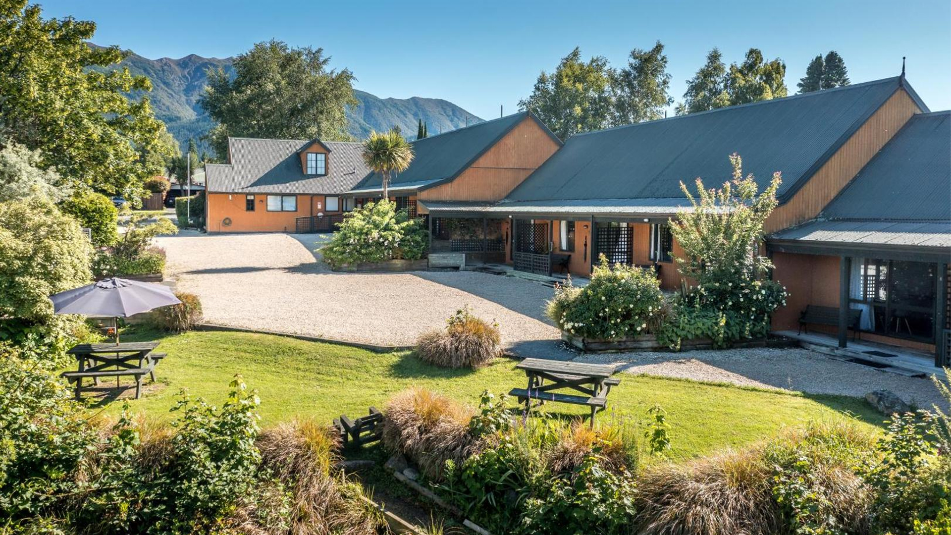 Alpine Garden Motel Exterior