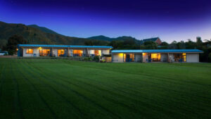 Bay Vista Waterfront Motel Exterior