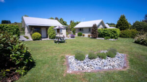 Blue Thistle Cottages Exterior