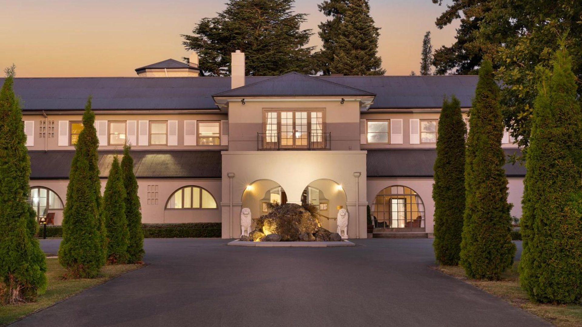 Edit Hanmer Springs Exterior Front And Drive