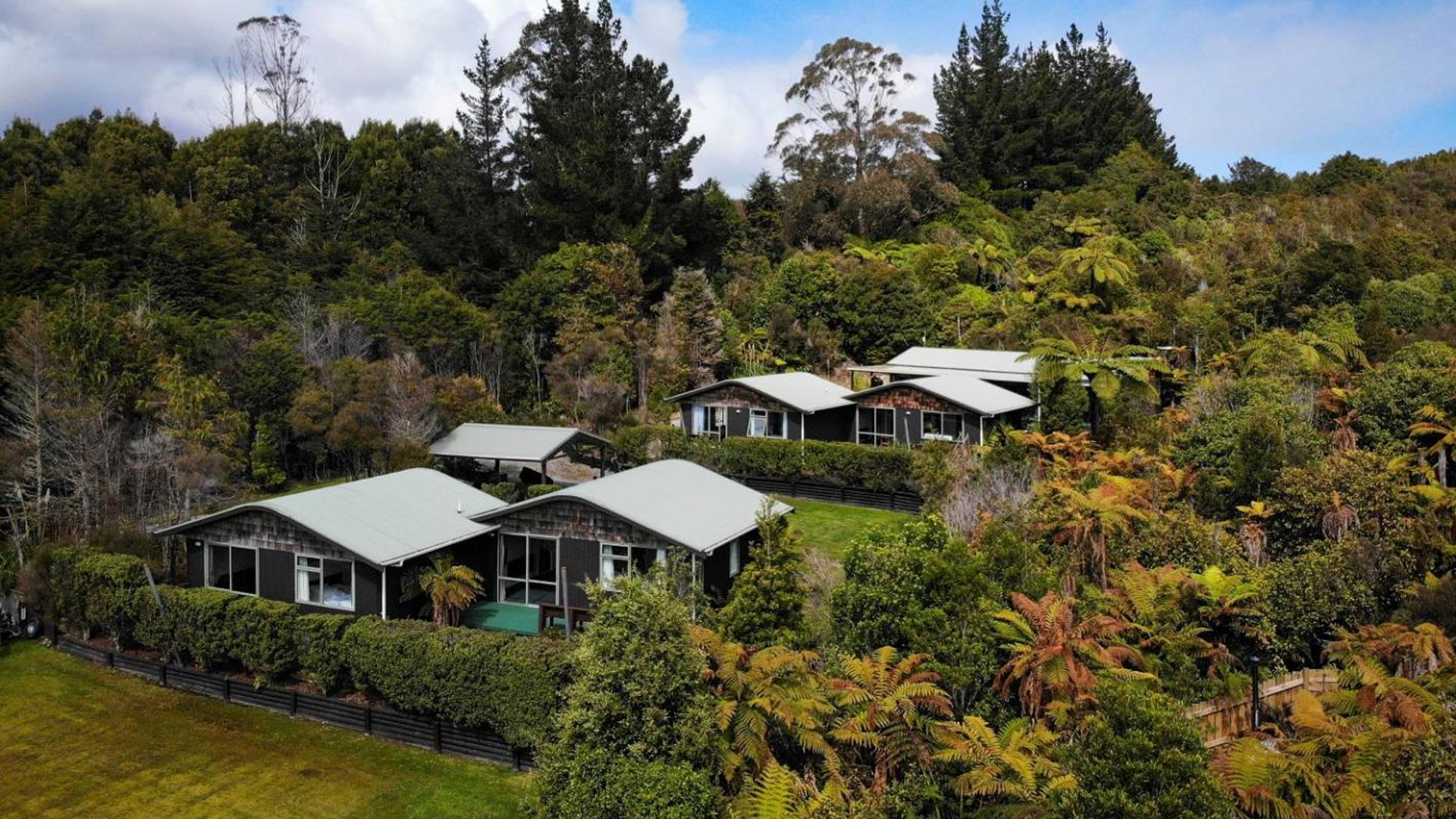 Goldfield Suites Exterior Arial