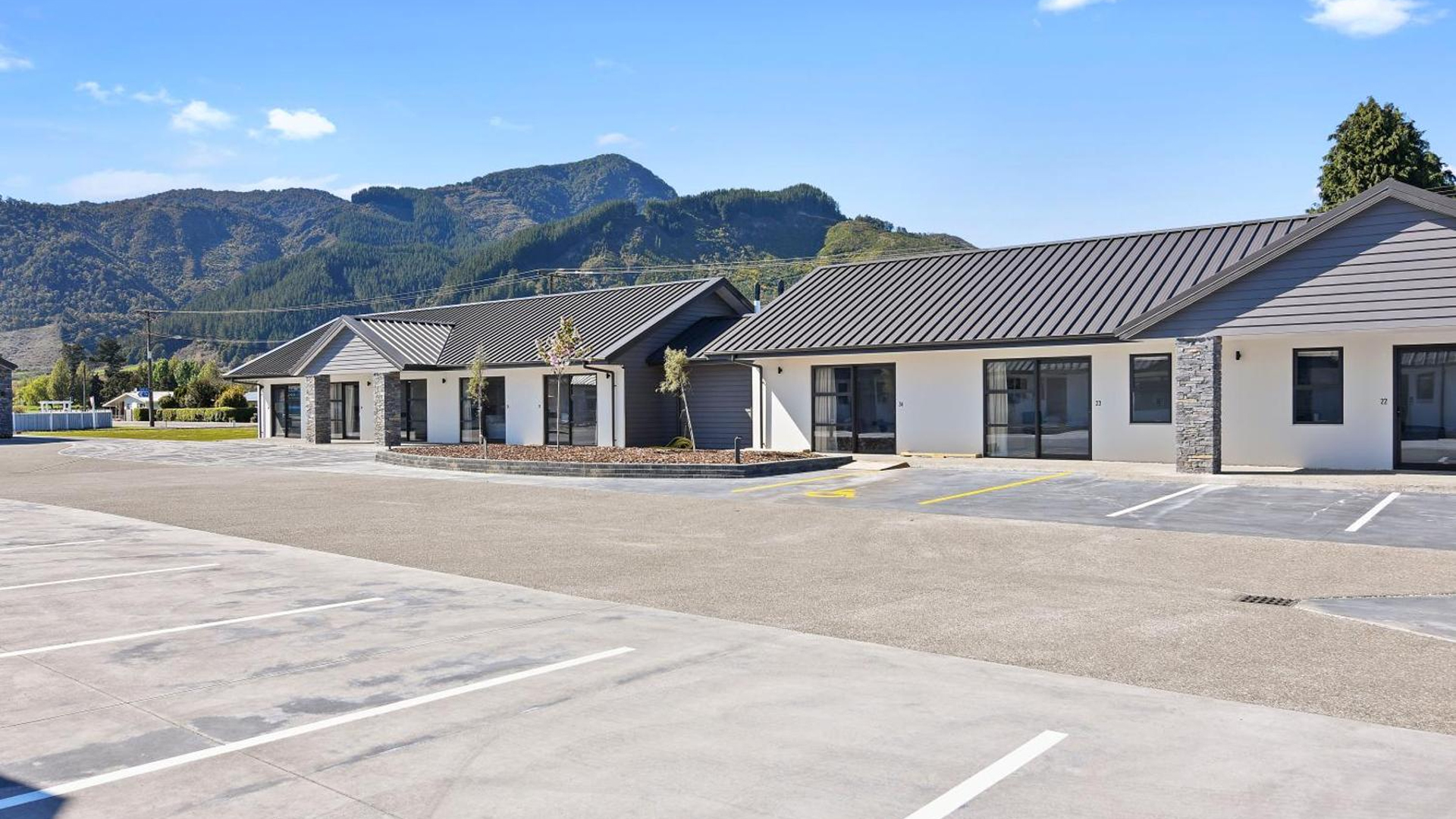 Grand Suites Murchison Exterior