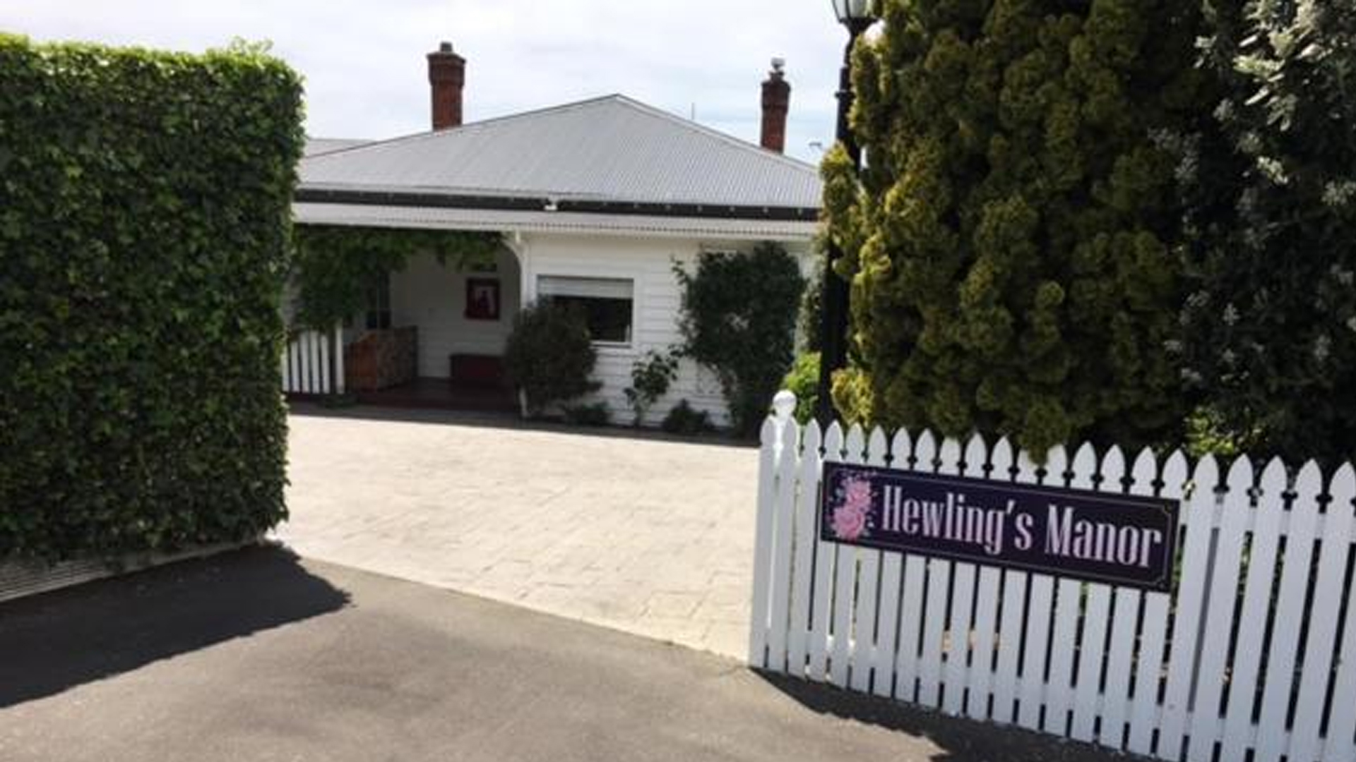 Hewlings Manor Exterior