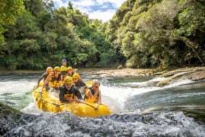 Kaituna River Grade White Water Rafting Group Fights Rapids