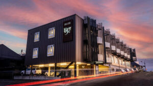 King And Queen Hotel Suites Exterior