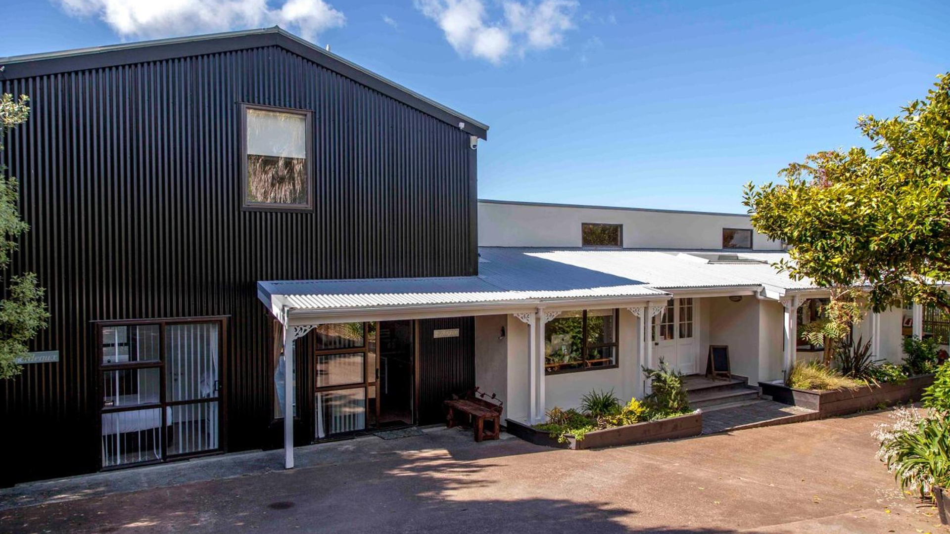 Le Chalet Waiheke Apartments Exterior
