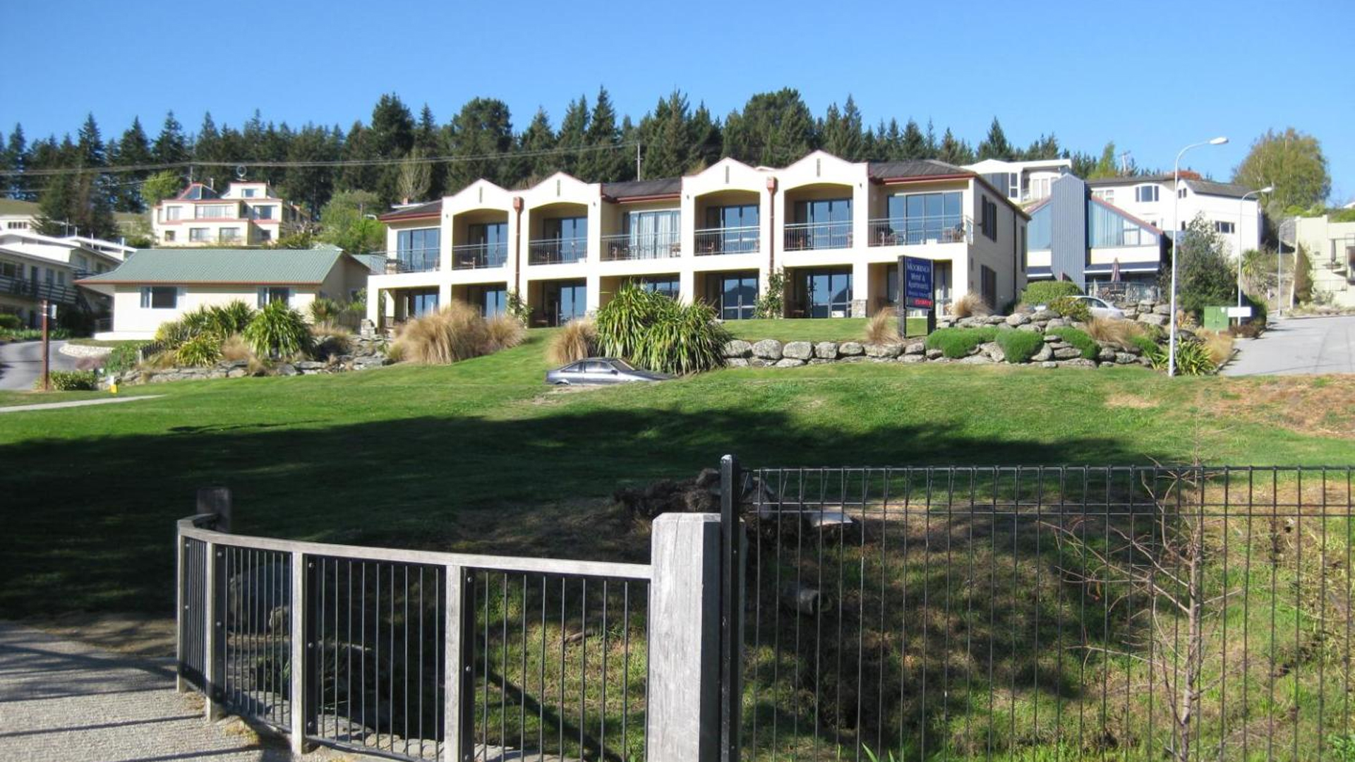 Moorings Motel And Apartments Front Building