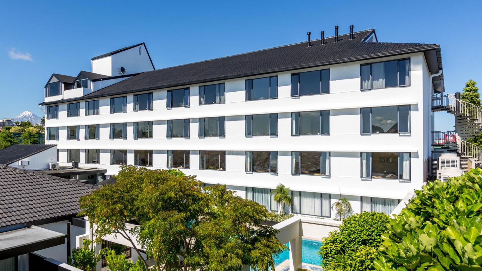 Plymouth International Exterior