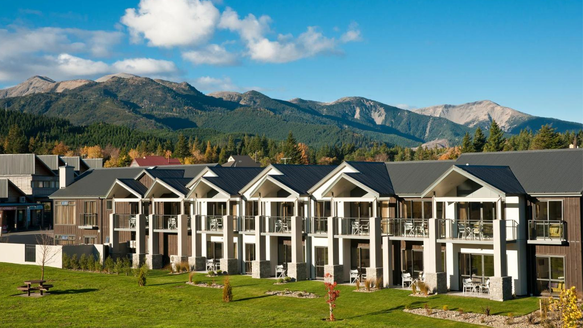 St James Premium Accommodation Exterior