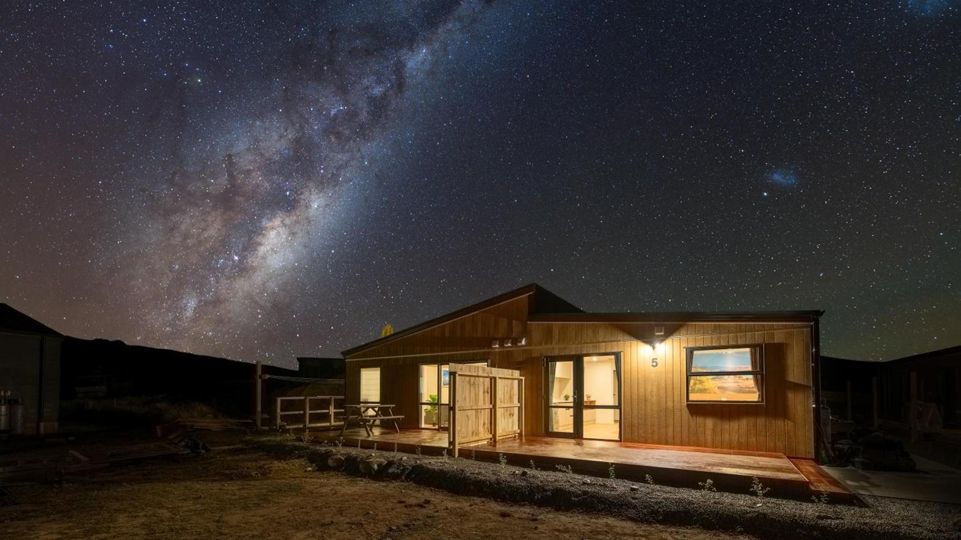 Sunshine Suites Exterior Nightscape