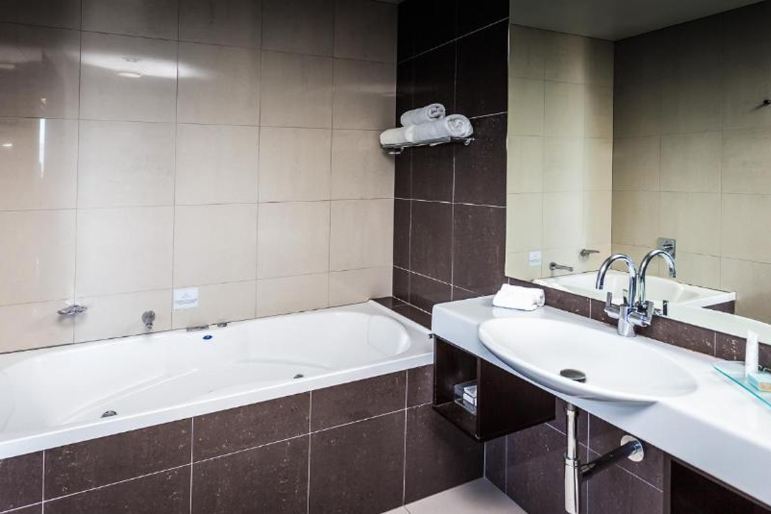 Trinity Wharf Tauranga Bathroom